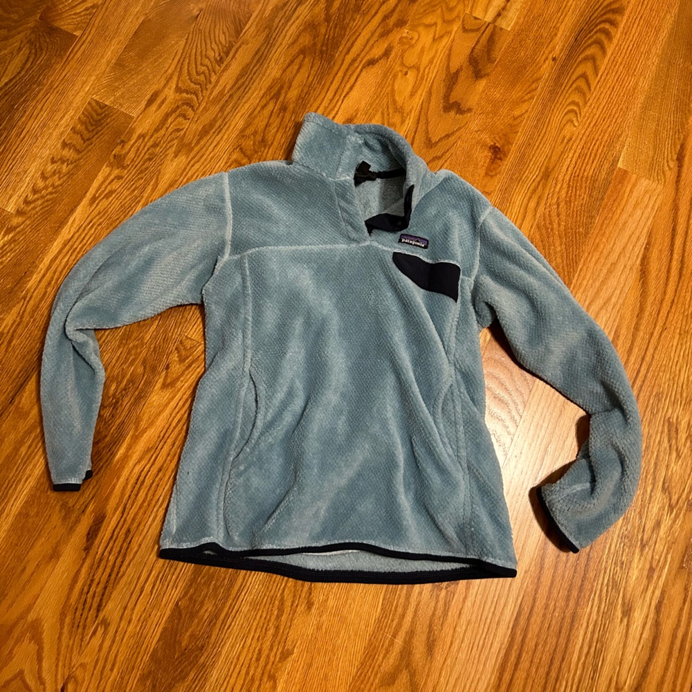 Youth Large blue Patagonia quarter button!